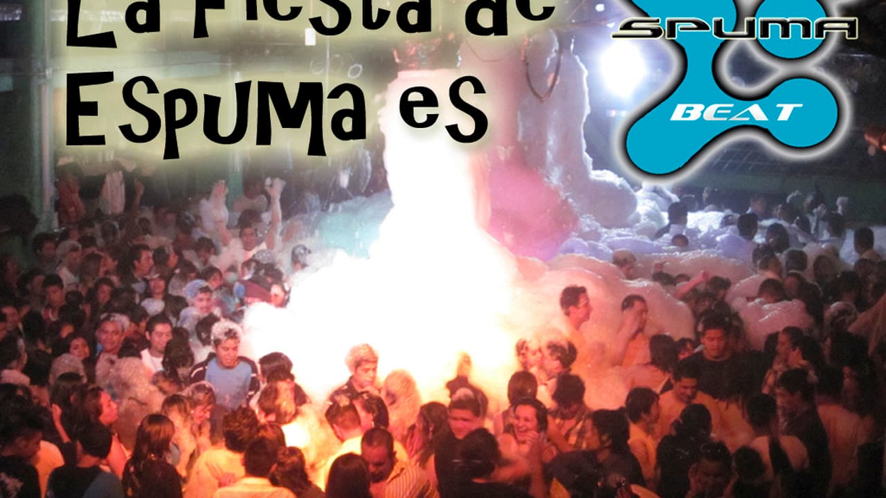 Portada de SPUMABEAT — cañón de espuma sobre la multitud en un evento